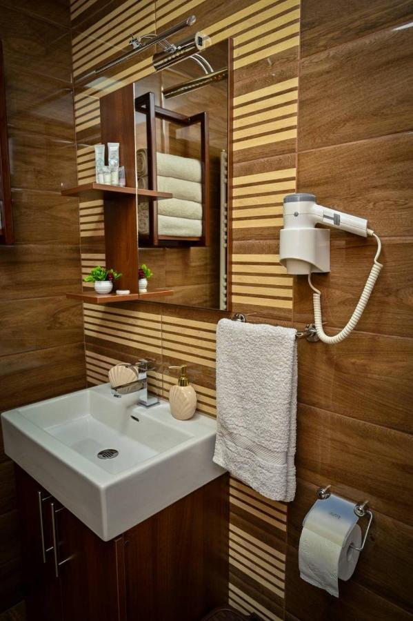 Studio Apartmani Emili Apartman Br 2 บิเยลยินา ภายนอก รูปภาพ